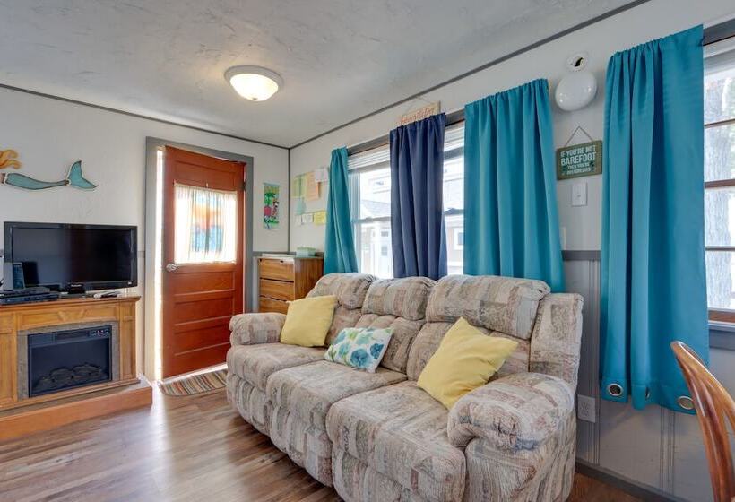 Cozy Camdenton Cottage W/ Deck + Boat Dock Access!