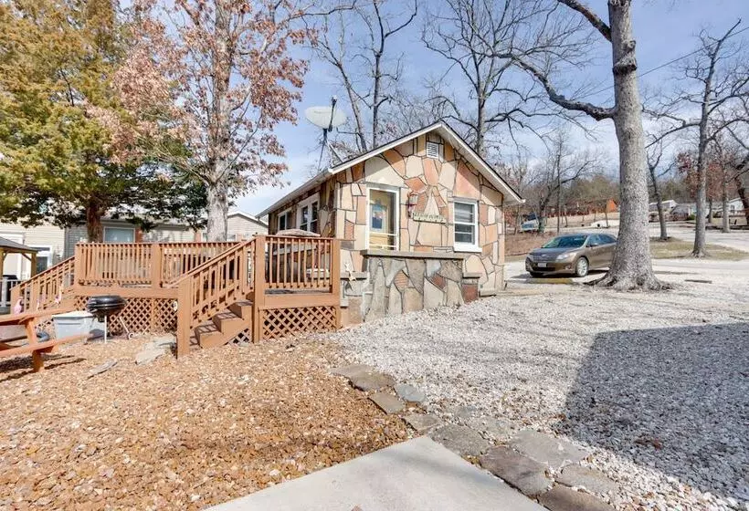 Cozy Camdenton Cottage W/ Deck + Boat Dock Access!