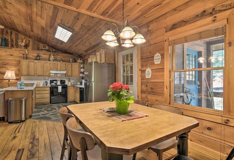 Creekside Marietta Cabin Retreat W/ Fire Pit!