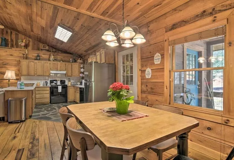 Creekside Marietta Cabin Retreat W/ Fire Pit!