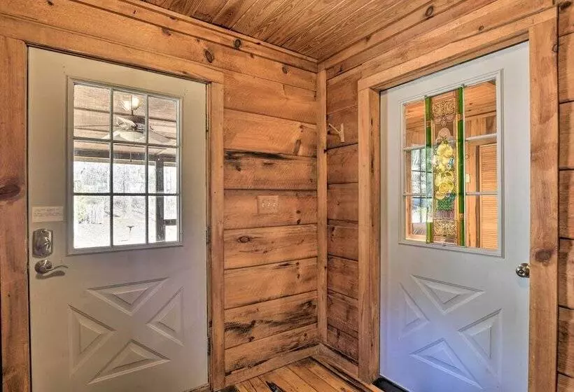 Creekside Marietta Cabin Retreat W/ Fire Pit!