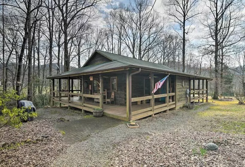 Creekside Marietta Cabin Retreat W/ Fire Pit!