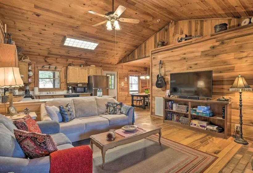 Creekside Marietta Cabin Retreat W/ Fire Pit!