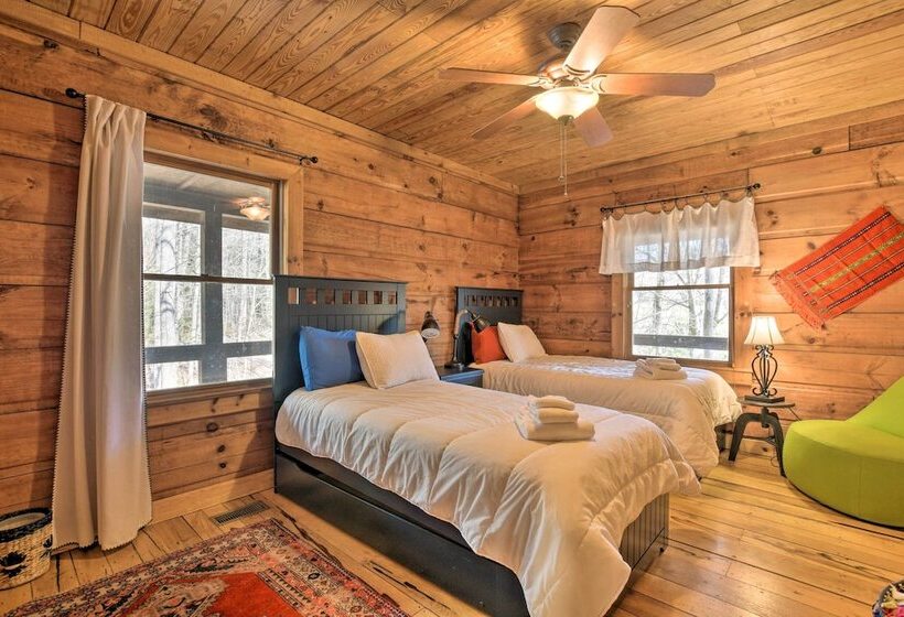 Creekside Marietta Cabin Retreat W/ Fire Pit!