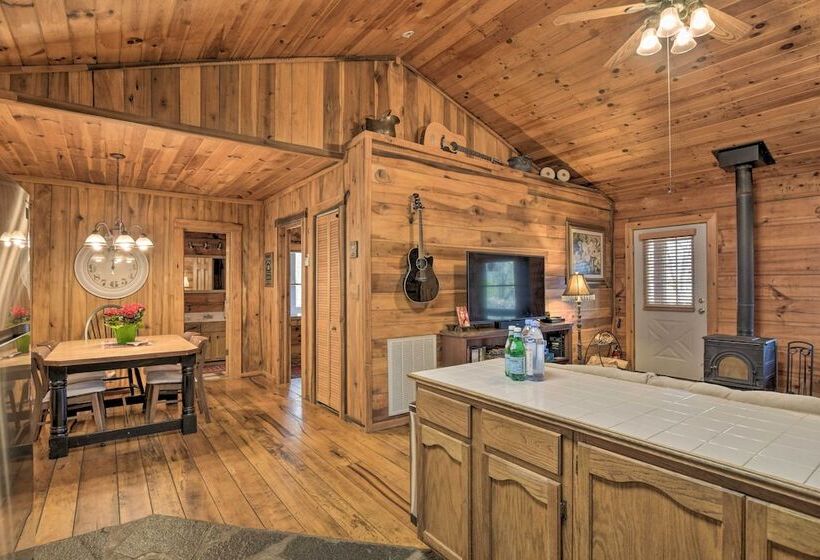 Creekside Marietta Cabin Retreat W/ Fire Pit!