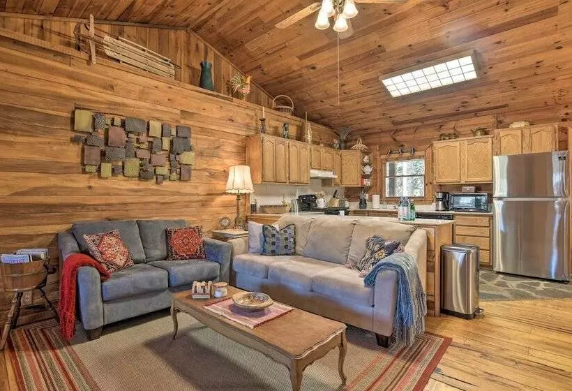 Creekside Marietta Cabin Retreat W/ Fire Pit!