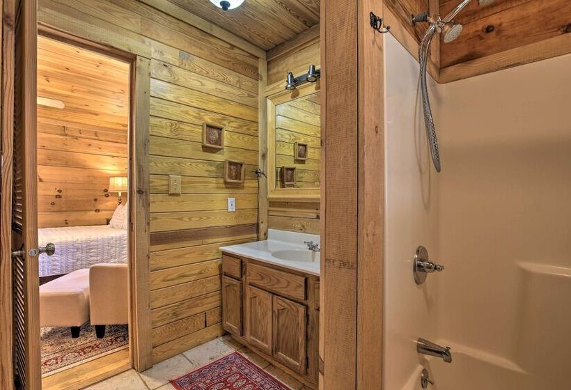 Creekside Marietta Cabin Retreat W/ Fire Pit!