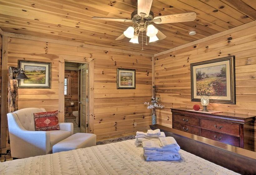 Creekside Marietta Cabin Retreat W/ Fire Pit!