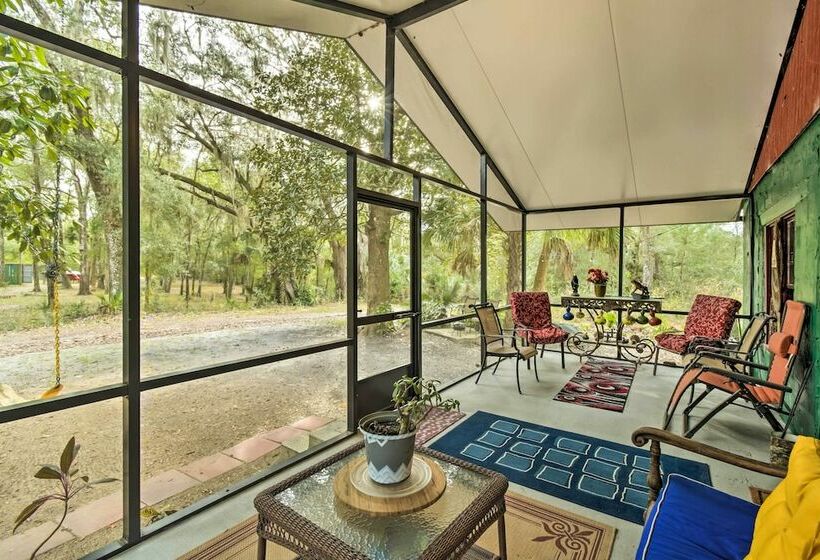 Crescent City Hideaway W/ Screened Porch!