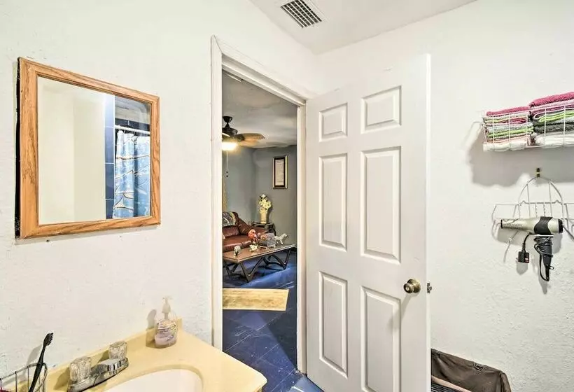 Crescent City Hideaway W/ Screened Porch!