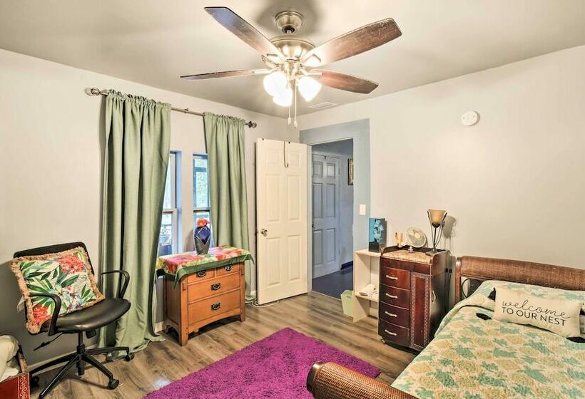 Crescent City Hideaway W/ Screened Porch!