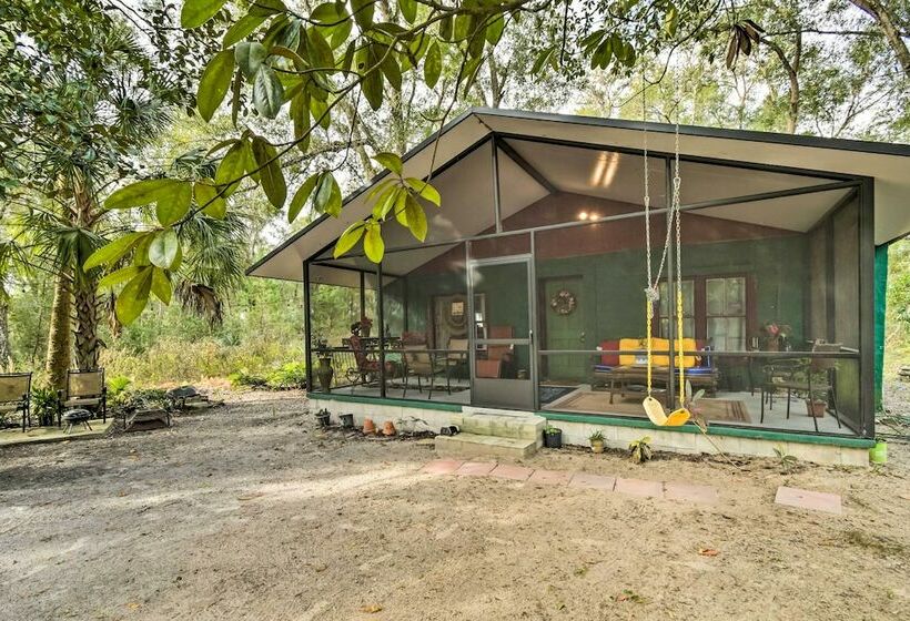 Crescent City Hideaway W/ Screened Porch!