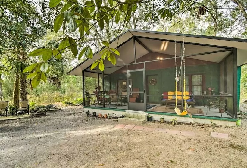 Crescent City Hideaway W/ Screened Porch!