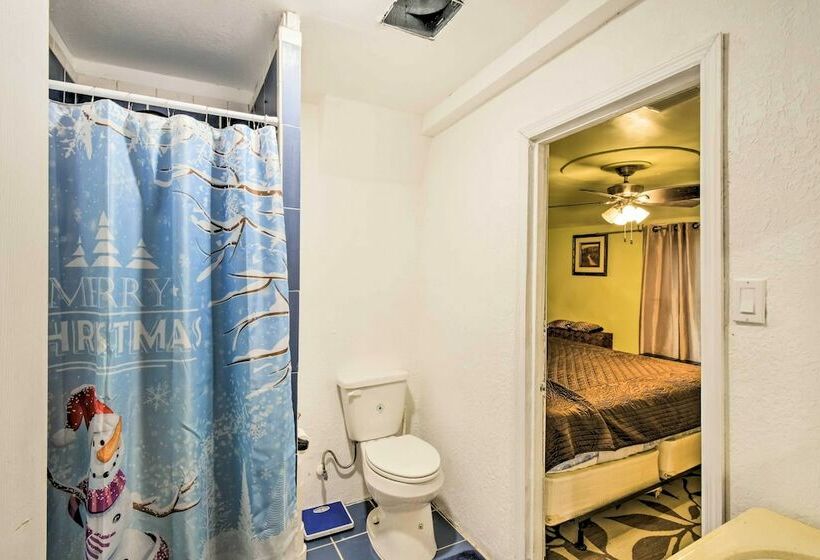 Crescent City Hideaway W/ Screened Porch!