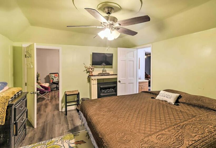 Crescent City Hideaway W/ Screened Porch!