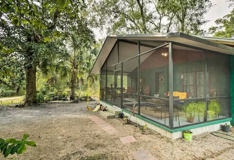 Crescent City Hideaway W/ Screened Porch!