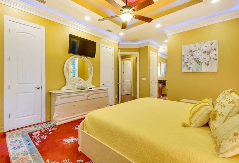 Elegant Venice Home W/ View   Walk To Beach!