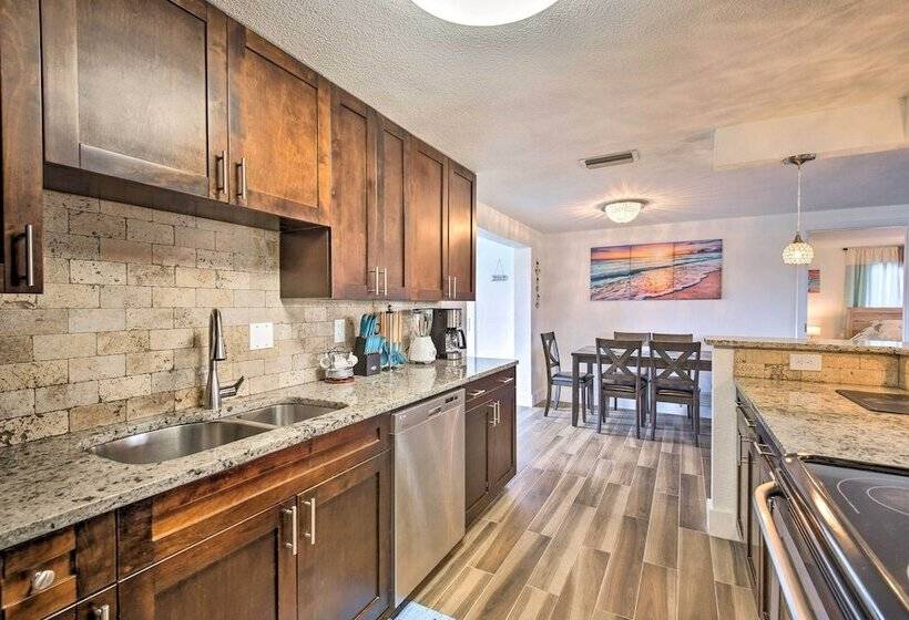 Englewood Escape W/ Screened In Pool & Grill!