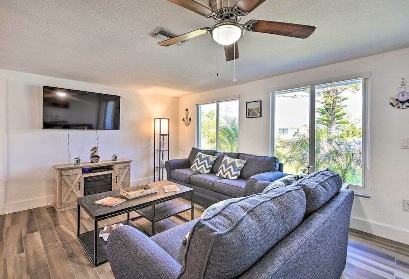 Englewood Escape W/ Screened In Pool & Grill!