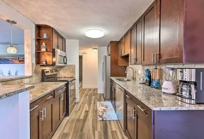 Englewood Escape W/ Screened In Pool & Grill!