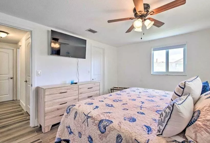 Englewood Escape W/ Screened In Pool & Grill!