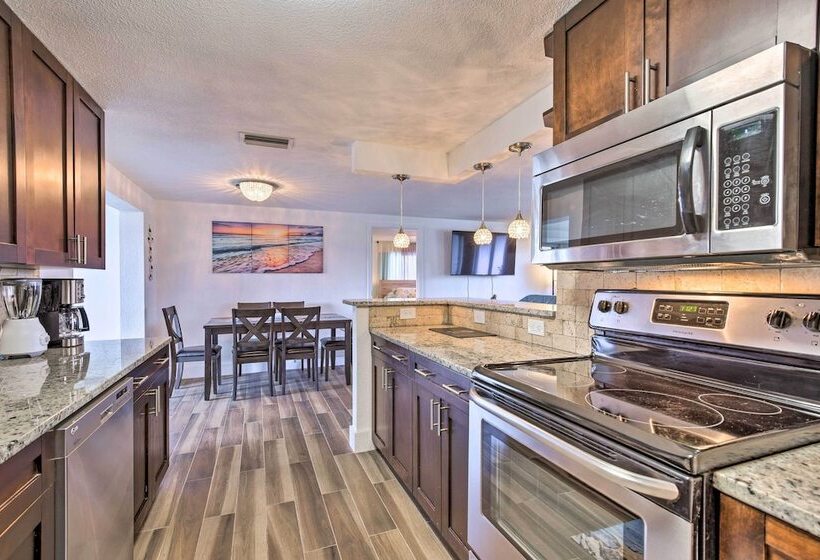 Englewood Escape W/ Screened In Pool & Grill!