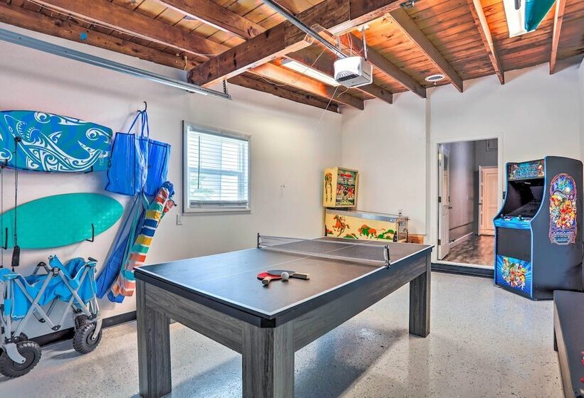 Hutchinson Island Cottage: Steps To The Beach