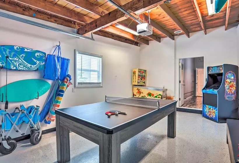 Hutchinson Island Cottage: Steps To The Beach