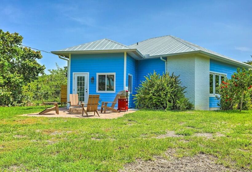 Hutchinson Island Cottage: Steps To The Beach