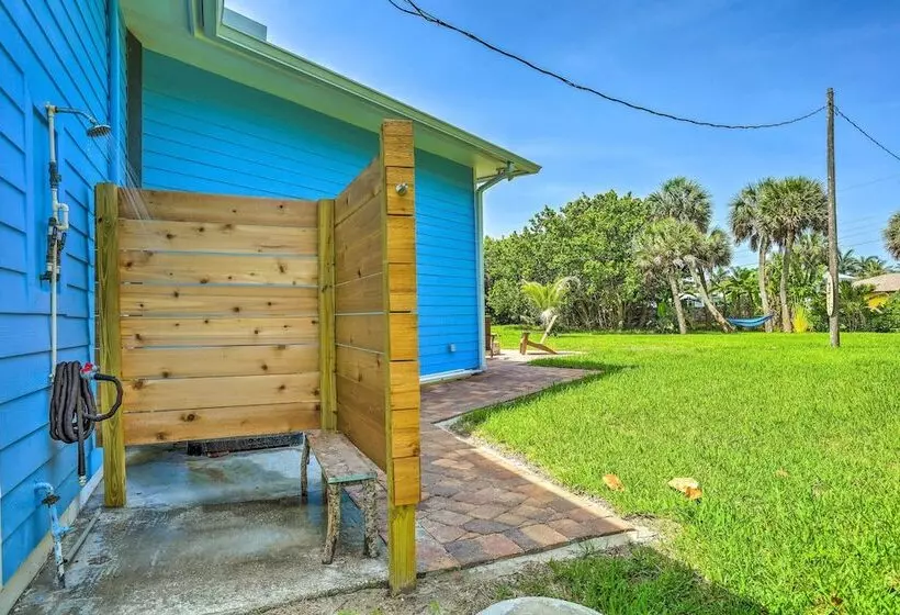 Hutchinson Island Cottage: Steps To The Beach