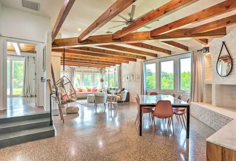 Hutchinson Island Cottage: Steps To The Beach