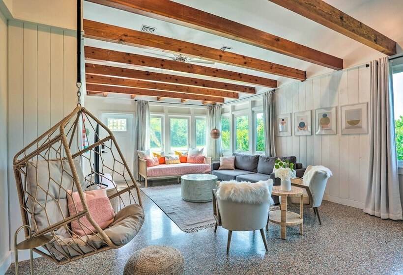 Hutchinson Island Cottage: Steps To The Beach