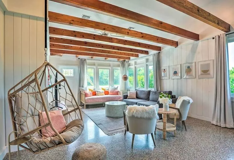 Hutchinson Island Cottage: Steps To The Beach