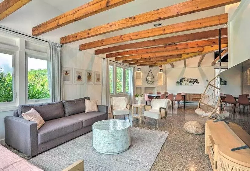 Hutchinson Island Cottage: Steps To The Beach