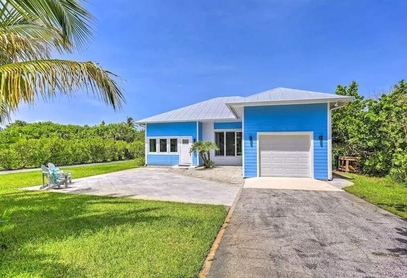 Hutchinson Island Cottage: Steps To The Beach