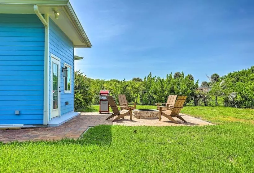 Hutchinson Island Cottage: Steps To The Beach