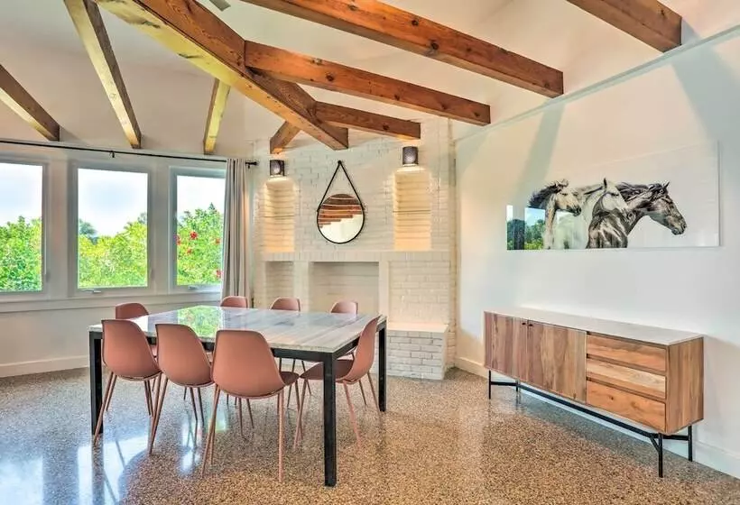 Hutchinson Island Cottage: Steps To The Beach