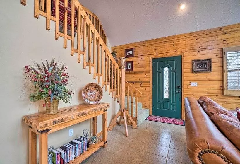 Idyllic Table Rock Lake Cabin W/ Fire Pit!