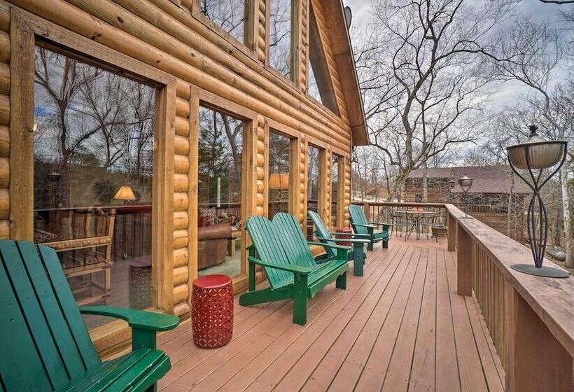 Idyllic Table Rock Lake Cabin W/ Fire Pit!