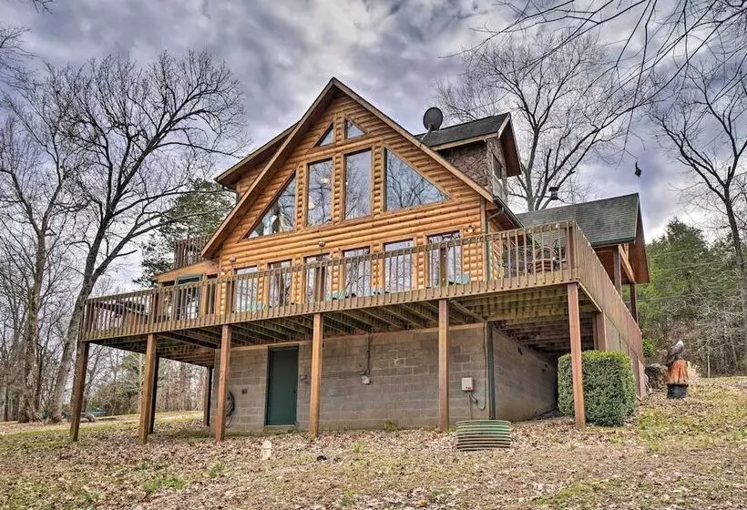 Idyllic Table Rock Lake Cabin W/ Fire Pit!