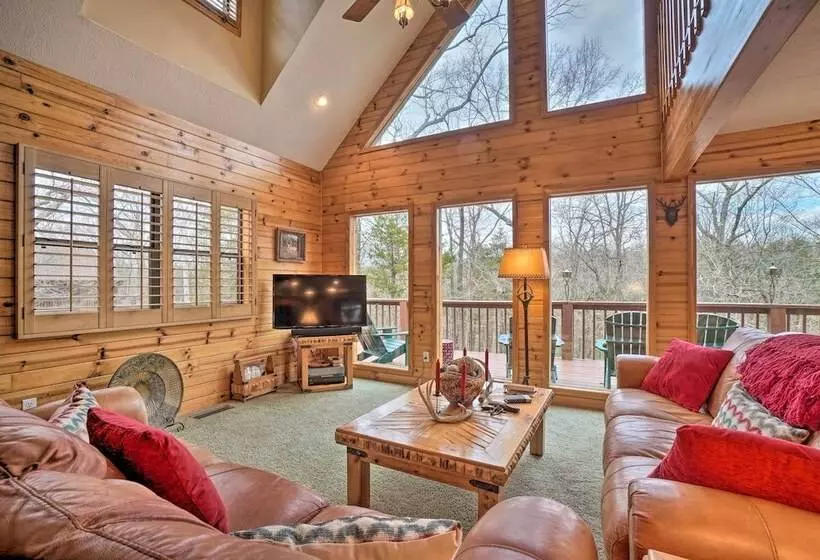 Idyllic Table Rock Lake Cabin W/ Fire Pit!