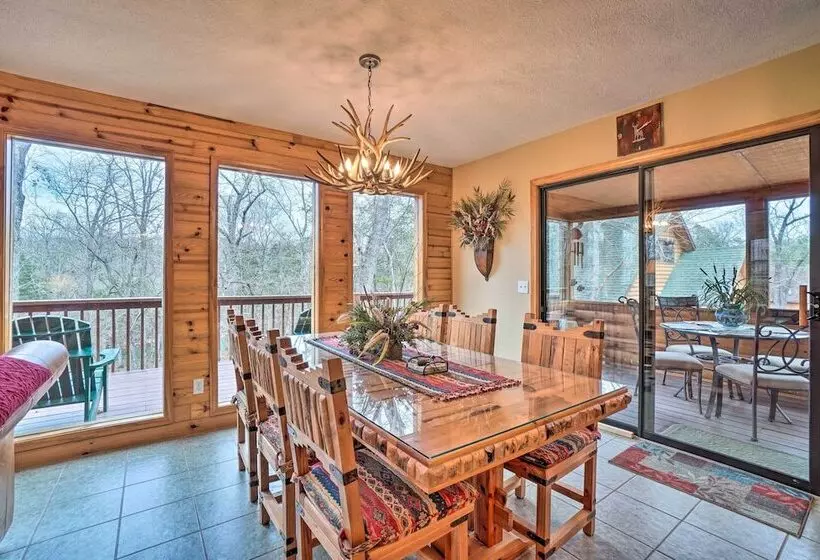 Idyllic Table Rock Lake Cabin W/ Fire Pit!