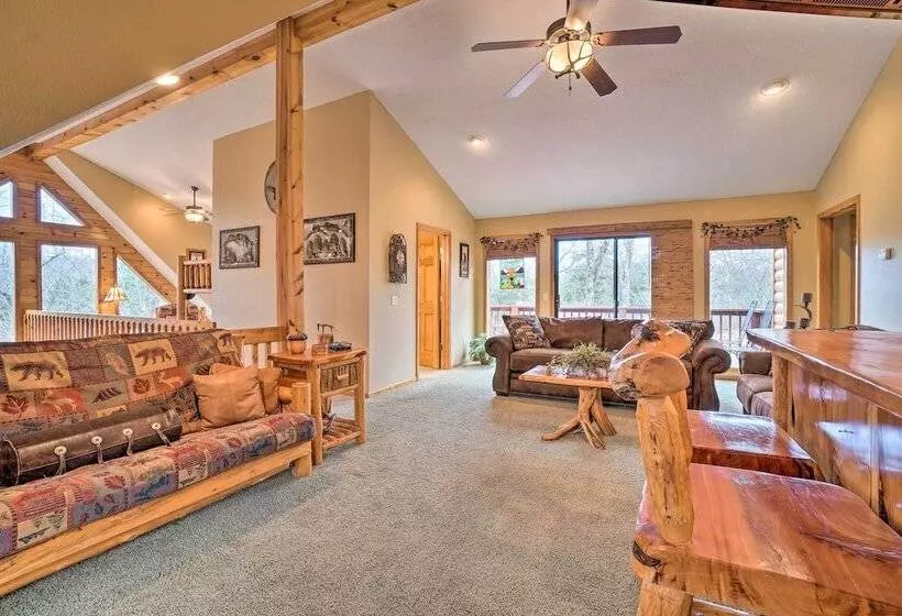 Idyllic Table Rock Lake Cabin W/ Fire Pit!