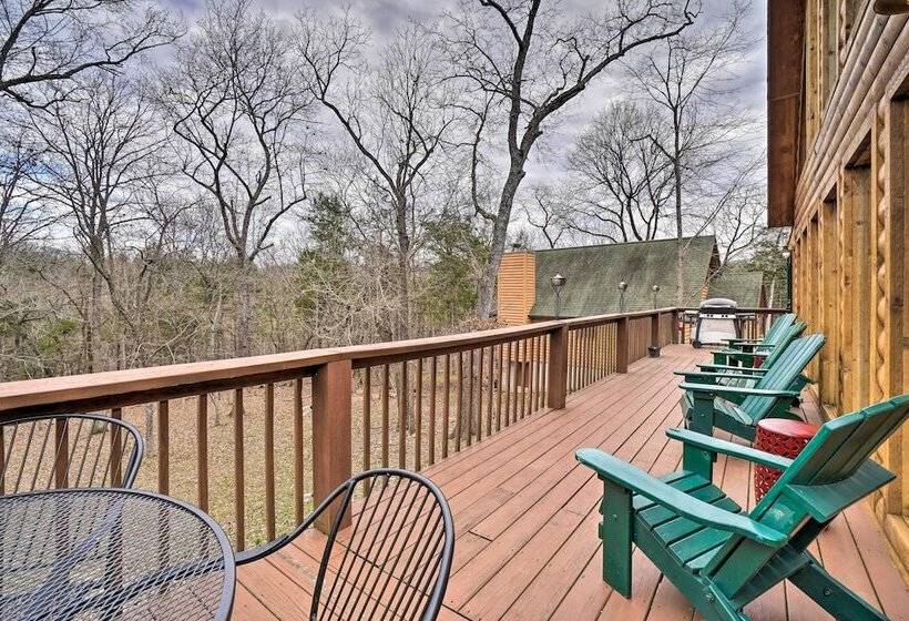 Idyllic Table Rock Lake Cabin W/ Fire Pit!