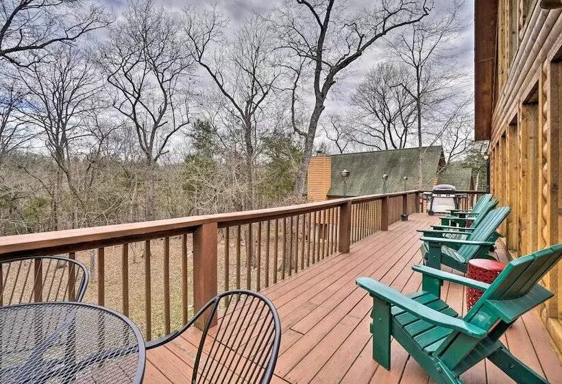 Idyllic Table Rock Lake Cabin W/ Fire Pit!