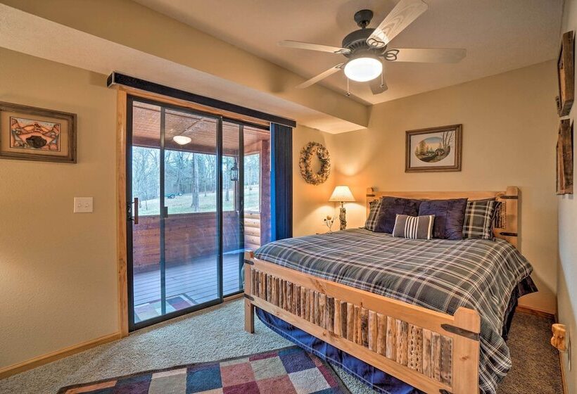 Idyllic Table Rock Lake Cabin W/ Fire Pit!