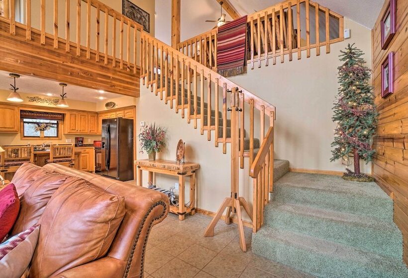 Idyllic Table Rock Lake Cabin W/ Fire Pit!