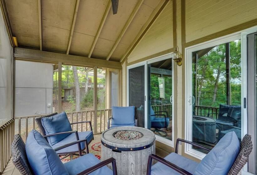 Walk To Lake: Osage Beach Home W/ Grill!