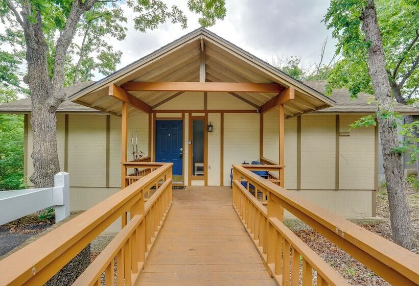 Walk To Lake: Osage Beach Home W/ Grill!