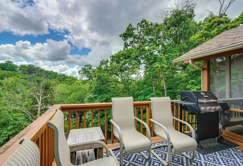 Walk To Lake: Osage Beach Home W/ Grill!